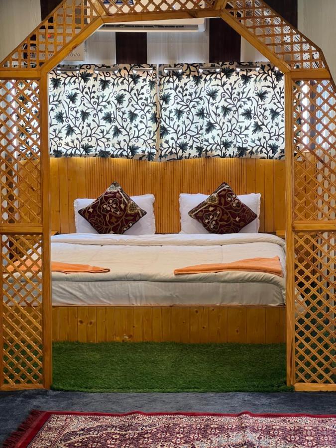 Aristotle Group Of Houseboats & Transportation Hotel ศรีนาการ์ ภายนอก รูปภาพ