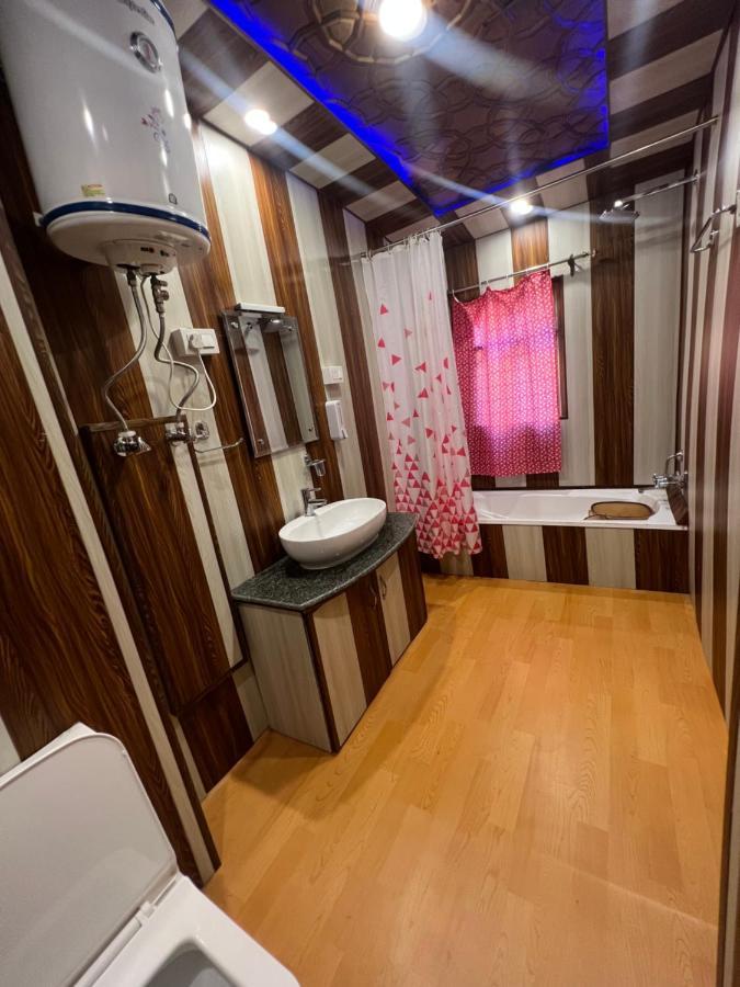 Aristotle Group Of Houseboats & Transportation Hotel ศรีนาการ์ ภายนอก รูปภาพ