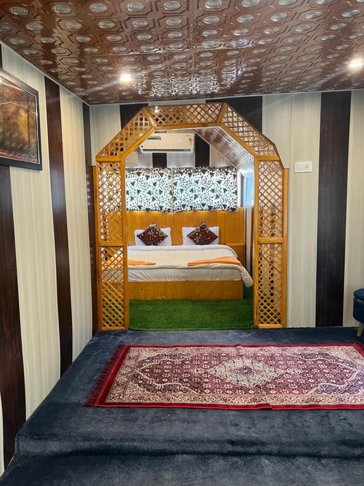 Aristotle Group Of Houseboats & Transportation Hotel ศรีนาการ์ ภายนอก รูปภาพ